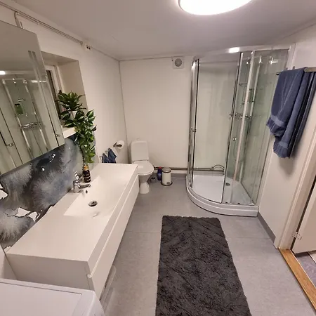 Small Cozy 3 Bed דירה