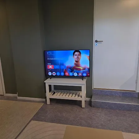 Small Cozy 3 Bed Apartament